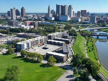 Sweeping views of the columbus skyline and scioto river*